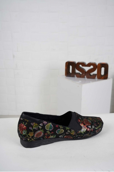 Hakiki Deri Kürklü Siyah Çiçekli Baskı Kadın Comfort Ayakkabı 242177101