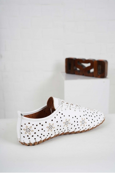 Hakiki Deri Beyaz Kadın Comfort Ayakkabı 241220108