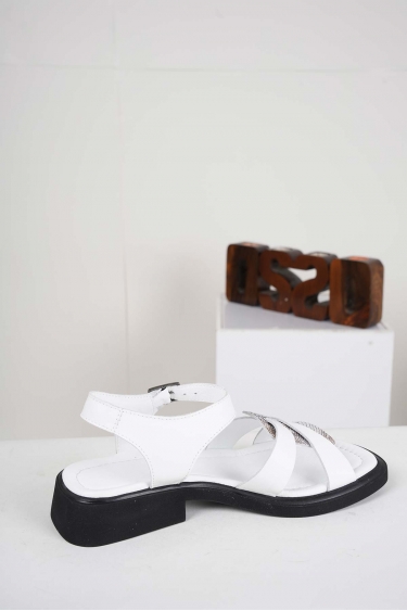 Hakiki Deri Beyaz-Yılan Baskı Kadın Alçak Topuklu Sandalet 241225503