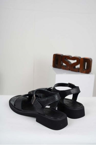 Hakiki Deri Siyah-Yılan Baskı Kadın Alçak Topuklu Sandalet 241225503