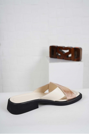 Hakiki Deri Bej-Metalik Bronz Kadın Alçak Topuklu Terlik 241225602