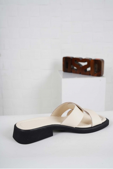 Hakiki Deri Bej-Metalik Gold Kadın Alçak Topuklu Terlik 241225603