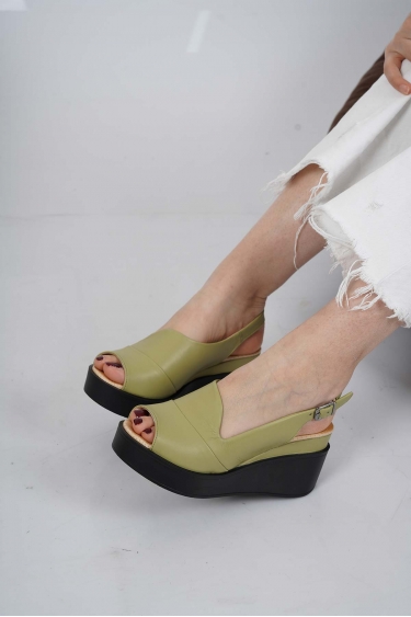 Hakiki Deri Avokado Yeşil Kadın Dolgu Topuk Sandalet 221229502