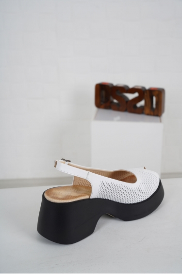 Hakiki Deri Beyaz Kadın Dolgu Topuk Sandalet 231229502