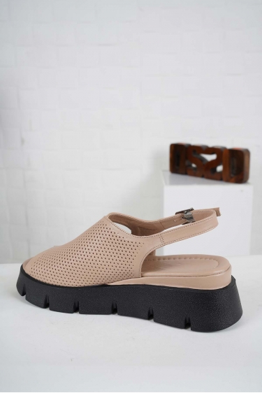 Hakiki Deri Badem Kadın Dolgu Topuk Sandalet 241229513