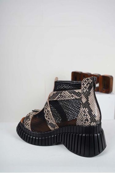 Hakiki Deri Bej Yılan-Siyah Kadın Dolgu Topuk Sandalet 241229516