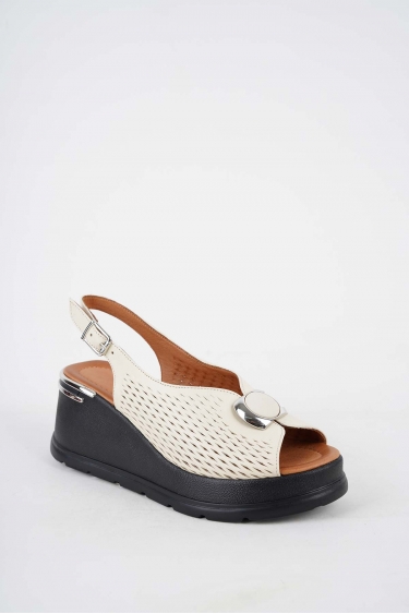 Hakiki Deri Bej Kadın Dolgu Topuk Sandalet 251229505