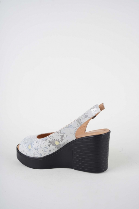 Hakiki Deri Beyaz Çiçek Baskı Kadın Dolgu Topuk Sandalet 261189502