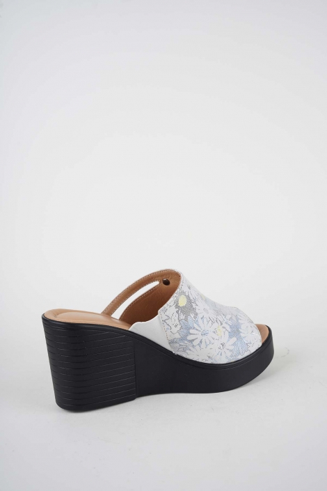 Hakiki Deri Beyaz Çiçek Baskı Kadın Dolgu Topuklu Terlik 261189602