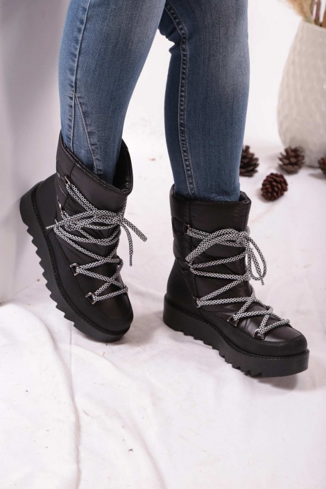Siyah Kadın Kar  Bot 202207202