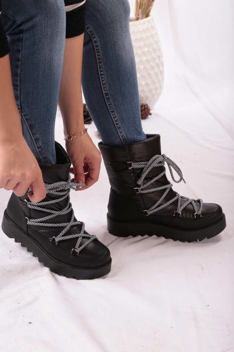 Siyah Kadın Kar  Bot 202207202