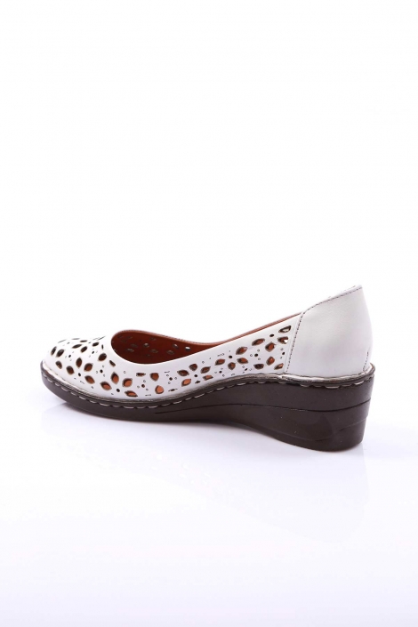 Hakiki Deri Beyaz Kadın Comfort Ayakkabı 109-4001