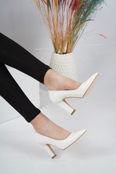 Beyaz Rugan Kadın Stiletto Ayakkabı 202127102