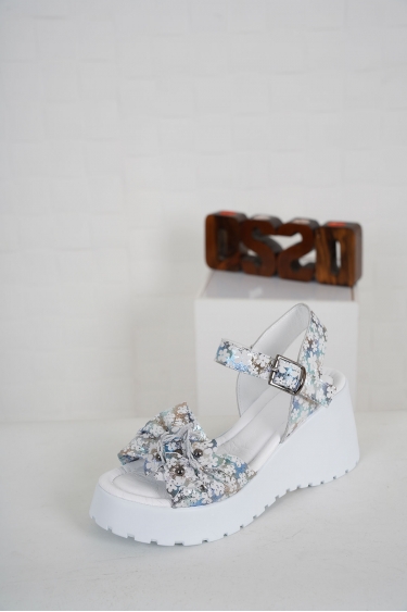 Hakiki Deri Beyaz Çiçekli Kadın Dolgu Topuk Sandalet 231186501