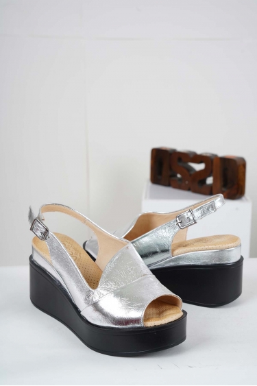 Hakiki Deri Gümüş Kadın Dolgu Topuk Sandalet 221229502